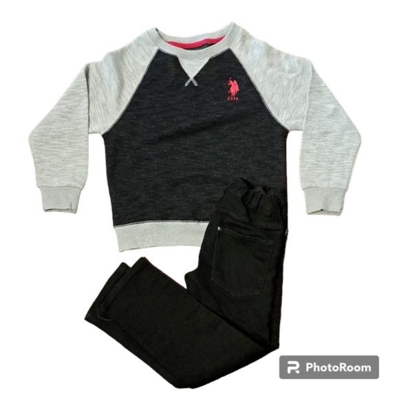 Boys 2 Piece Sweater and Jeans Set Size 5/6 - Picture 1 of 6